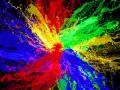 Eksplozja kolorów: czerwony, zielony i niebieski tworzą dynamiczną paletę kolorów RGB na czarnym tle.
