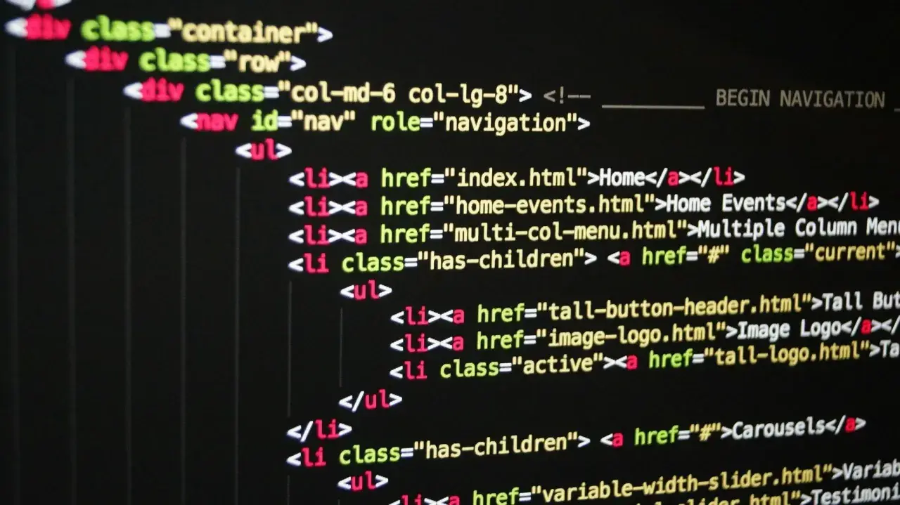 Fragment kodu HTML z listą nawigacyjną. Widać tagi `div`, `nav`, `ul`, `li` i `a`, tworzące strukturę strony.