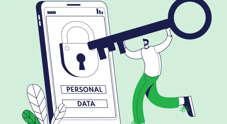 Mężczyzna z kluczem zabezpiecza telefon z napisem "PERSONAL DATA". Klucz symbolizuje ochronę prywatności.