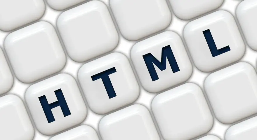 Klawisze z literami H, T, M, L układają się w słowo HTML, symbolizując podstawy programowania.