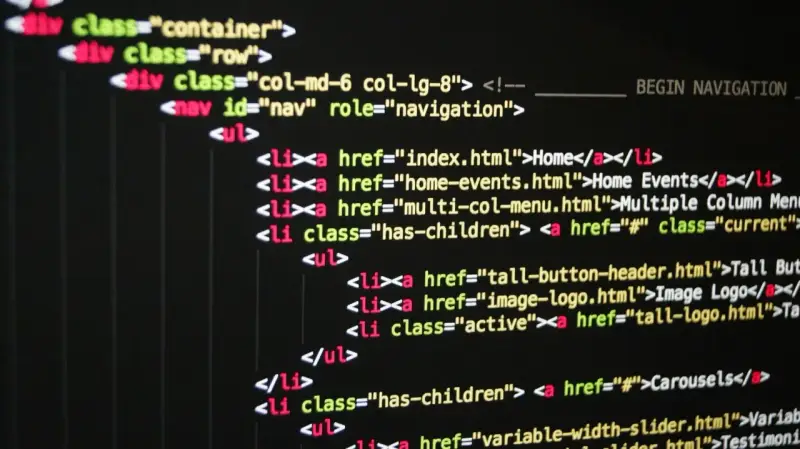 Fragment kodu HTML z listą nawigacyjną. Widać tagi `div`, `nav`, `ul`, `li` i `a`, tworzące strukturę strony.